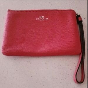 💝 Coach Pretty in Bubble Gum Pink Durable Pebble Leather Corner Zip Wristlet 💝